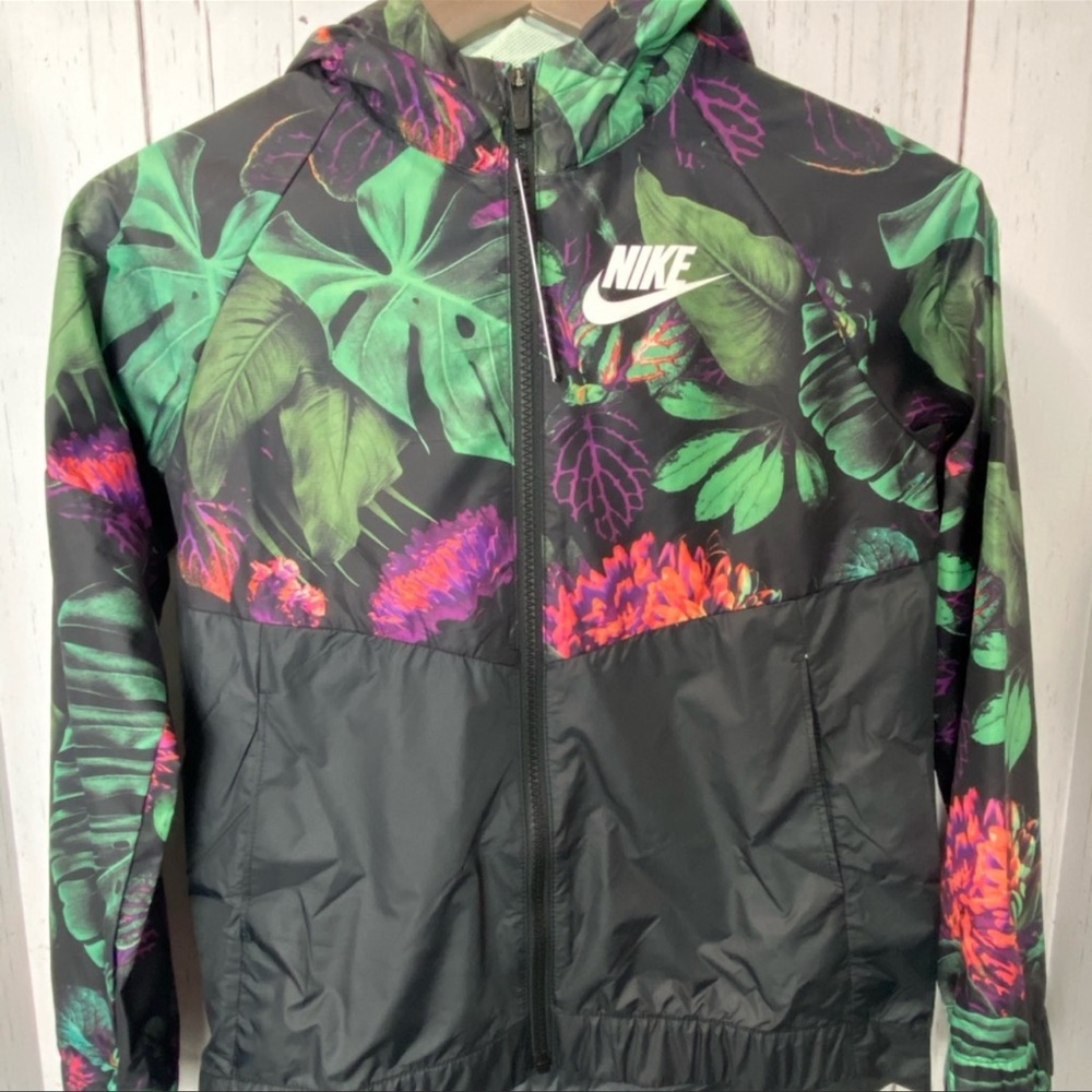 Nike Girls Windrunner -Medium *NEW WITH TAGS*